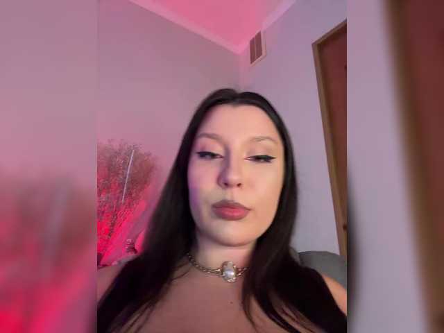 M-O-L-N-I-Y-A live cam on BongaCams