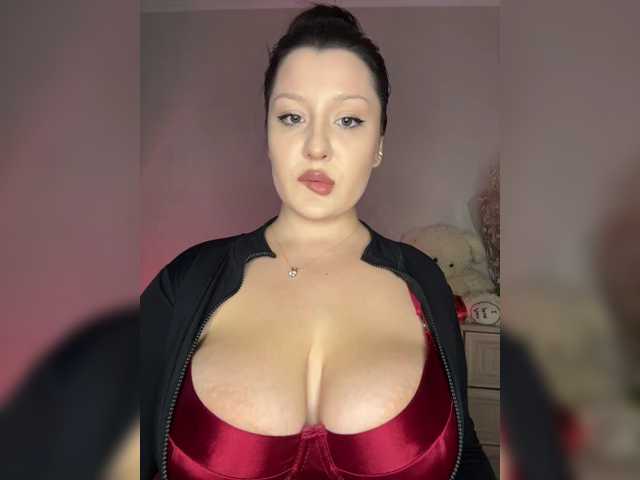 M-O-L-N-I-Y-A live cam on BongaCams