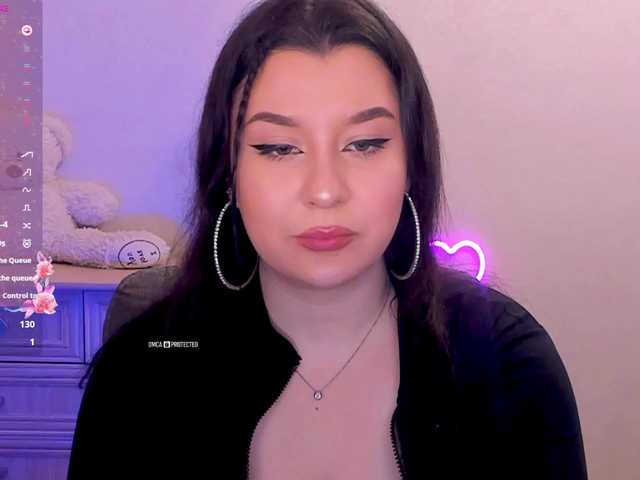 M-O-L-N-I-Y-A live cam