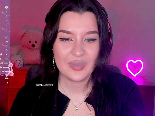 M-O-L-N-I-Y-A's BongaCams show and profile