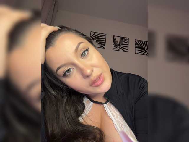 M-O-L-N-I-Y-A live cam on BongaCams