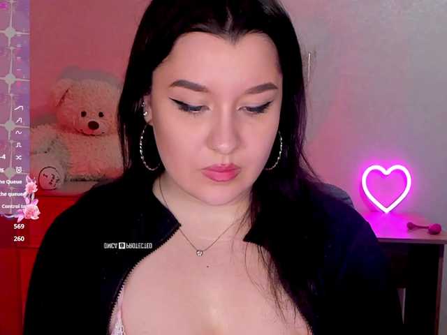 M-O-L-N-I-Y-A's BongaCams show and profile