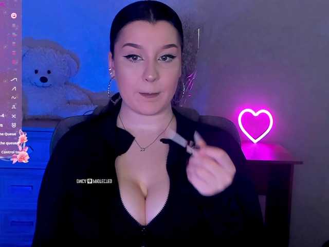 M-O-L-N-I-Y-A's BongaCams show and profile