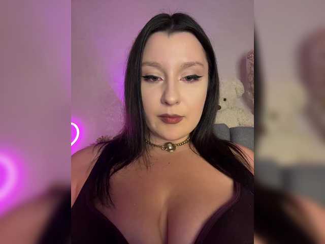 M-O-L-N-I-Y-A live webcam show
