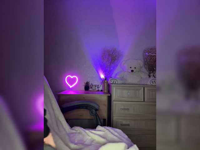 M-O-L-N-I-Y-A live cam on BongaCams