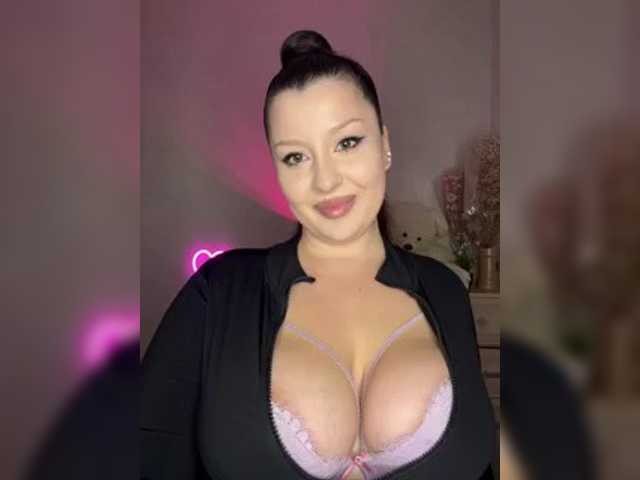 M-O-L-N-I-Y-A live cam on BongaCams