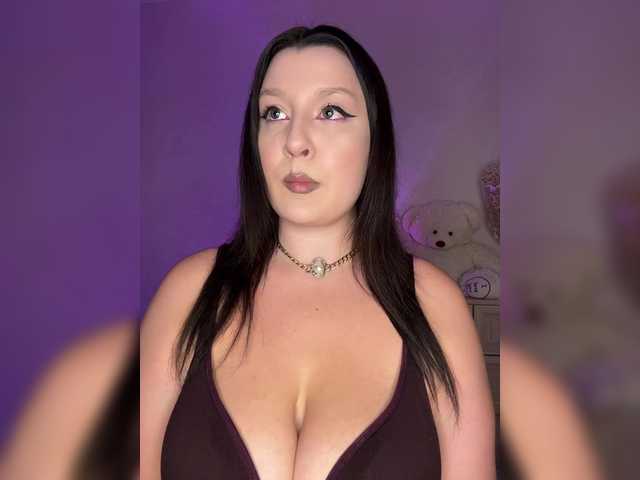 M-O-L-N-I-Y-A live cam on BongaCams