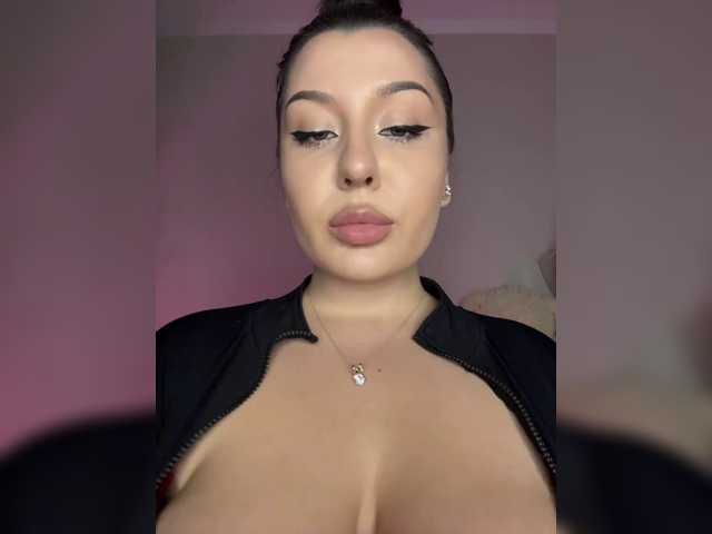 M-O-L-N-I-Y-A live cam on BongaCams