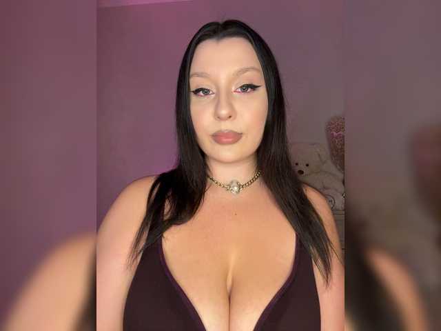 M-O-L-N-I-Y-A live webcam show