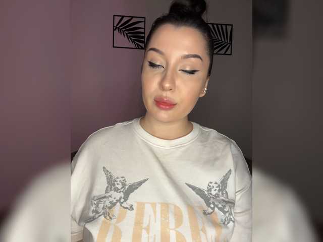 M-O-L-N-I-Y-A live cam on BongaCams