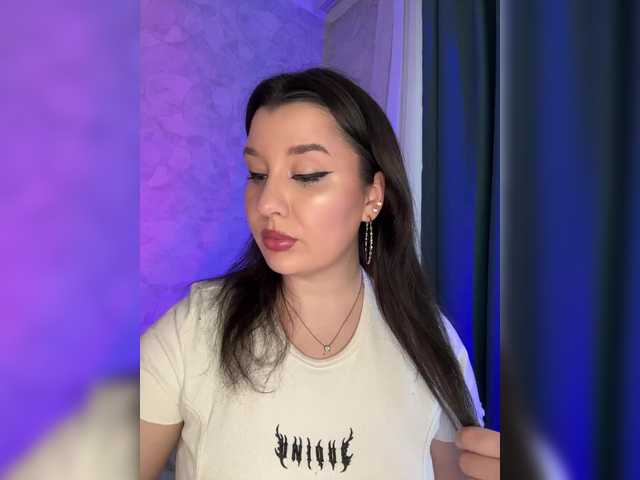 M-O-L-N-I-Y-A's BongaCams show and profile