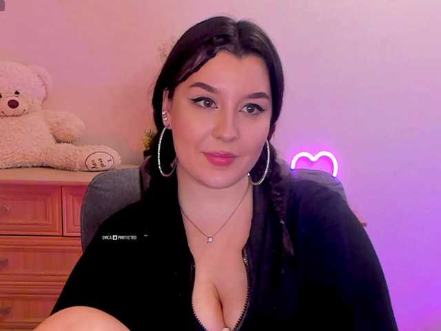 M-O-L-N-I-Y-A Live Cam on BongaCams