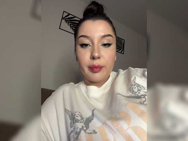 M-O-L-N-I-Y-A live cam on BongaCams