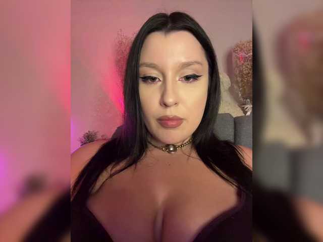 M-O-L-N-I-Y-A live webcam show