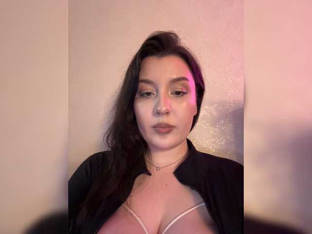 M-O-L-N-I-Y-A live cam on BongaCams