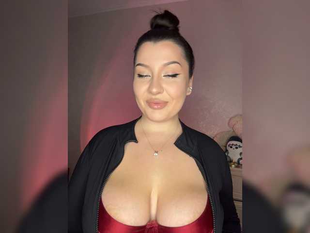 M-O-L-N-I-Y-A live cam on BongaCams