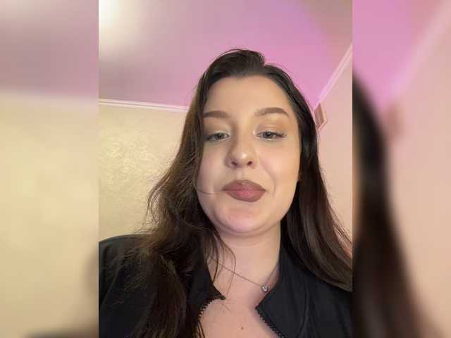 M-O-L-N-I-Y-A live cam profile preview on bongacams