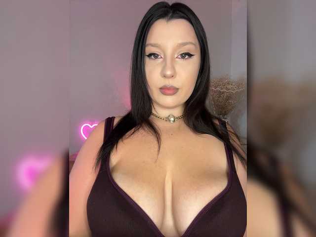 M-O-L-N-I-Y-A live cam on BongaCams