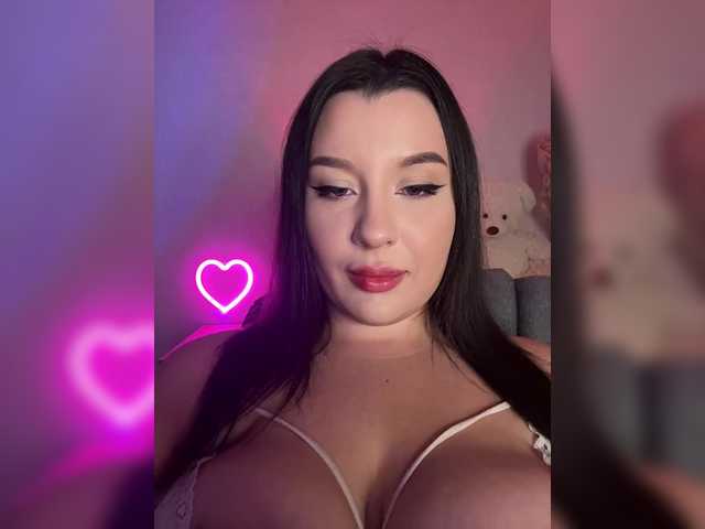 M-O-L-N-I-Y-A live cam on BongaCams