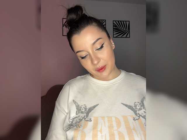 M-O-L-N-I-Y-A live cam on BongaCams