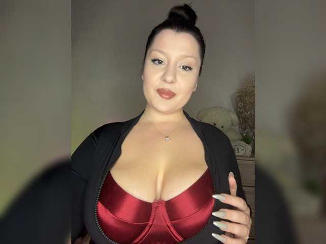 M-O-L-N-I-Y-A live cam on BongaCams