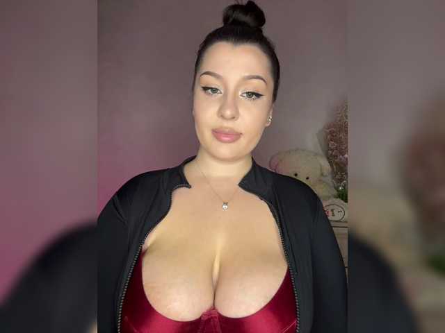 M-O-L-N-I-Y-A live cam on BongaCams