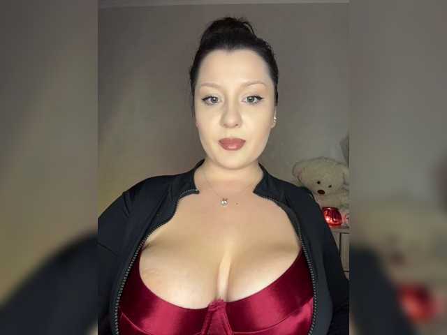 M-O-L-N-I-Y-A live cam on BongaCams