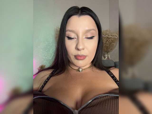M-O-L-N-I-Y-A live cam on BongaCams