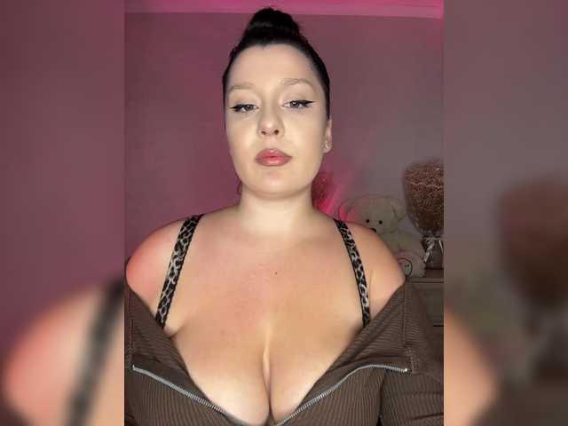 M-O-L-N-I-Y-A live cam on BongaCams