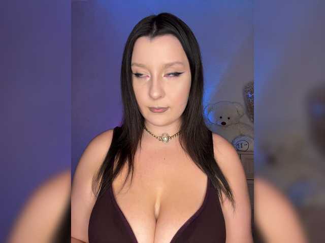 M-O-L-N-I-Y-A live webcam show