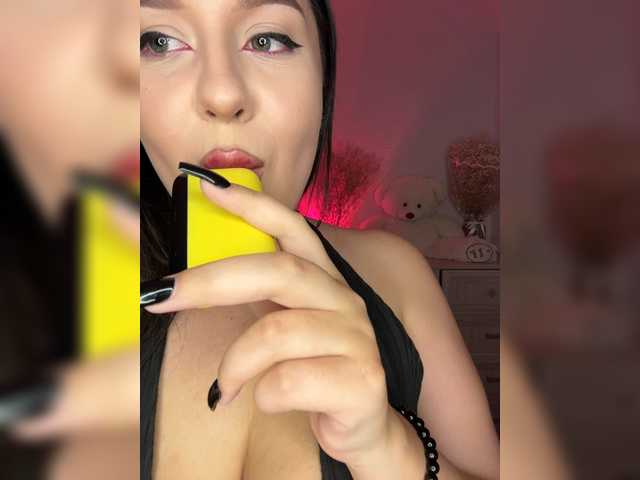 M-O-L-N-I-Y-A live cam on BongaCams