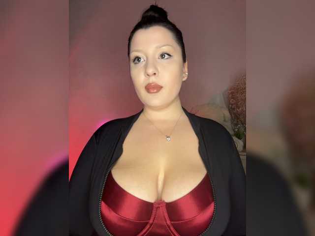 M-O-L-N-I-Y-A live cam on BongaCams