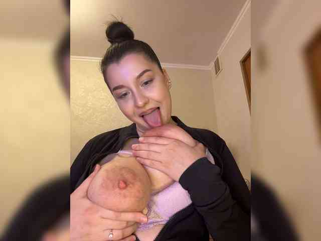M-O-L-N-I-Y-A Live Webcam on BongaCams