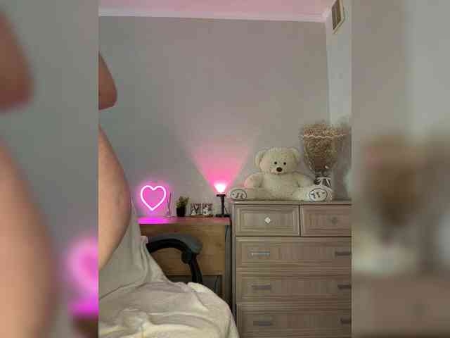 M-O-L-N-I-Y-A Sex Cam Show
