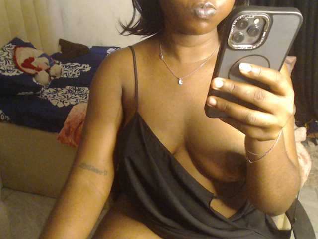 mia-boobs live cam preview