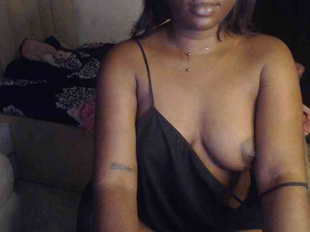 mia-boobs webcam