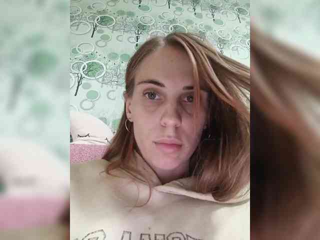 Este modelo está ao vivo agora. Marina-9819