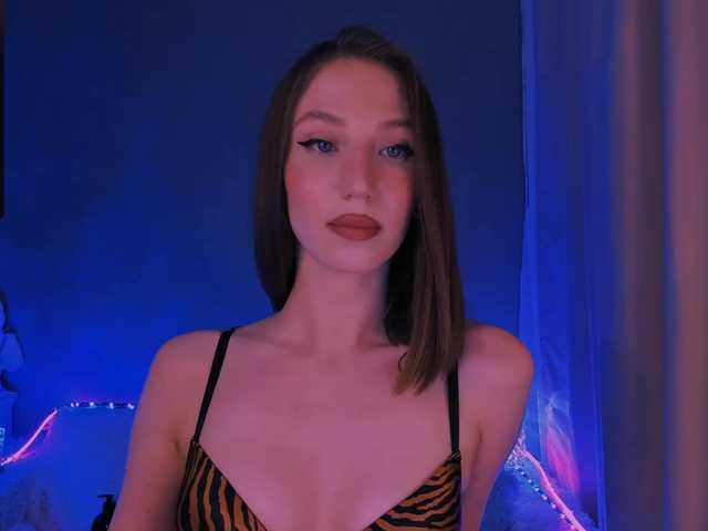 ellaamber's BongaCams show and profile