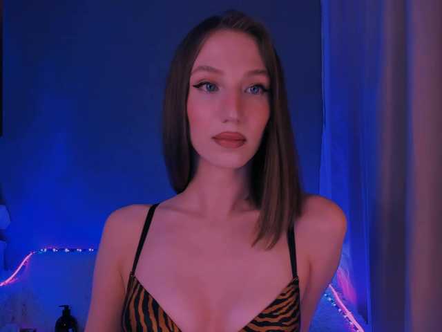 ellaamber's BongaCams show and profile