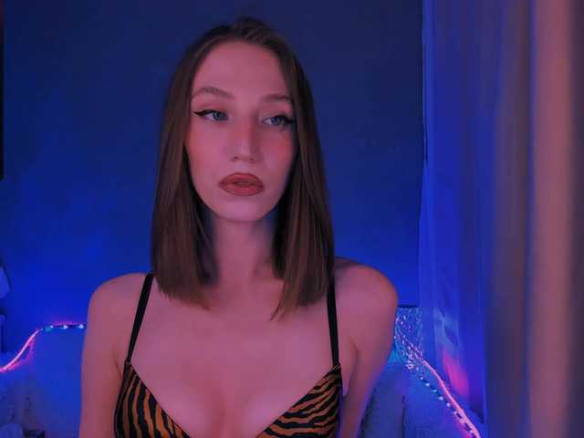 ellaamber's BongaCams show and profile