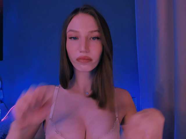 ellaamber live cam on BongaCams