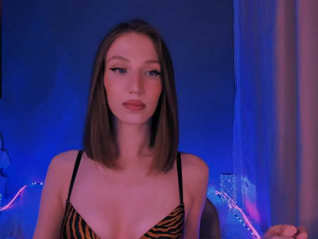 ellaamber's BongaCams show and profile