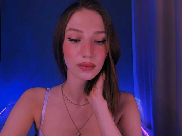 le modèle ellaamber est en webcam porno dans un show sur le site bongacams, il possède les tags suivants: White/Caucasian,Brunette,Shaved