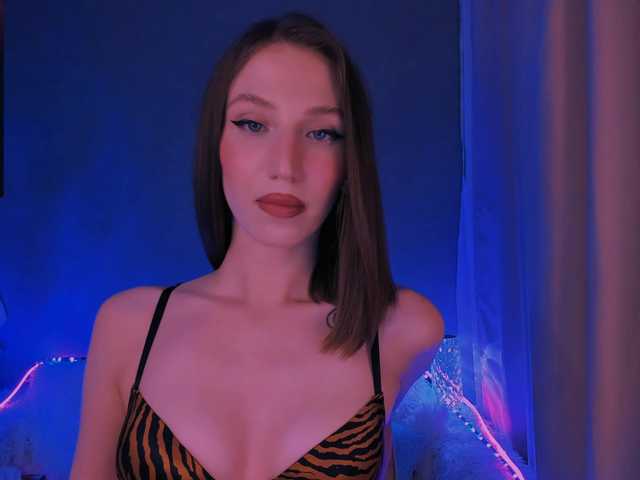 ellaamber's BongaCams show and profile