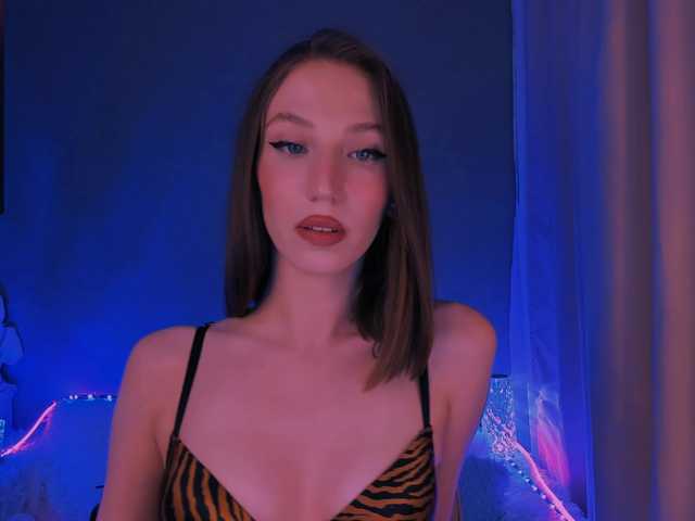 ellaamber's BongaCams show and profile