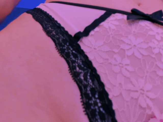 ellaamber live cam on BongaCams