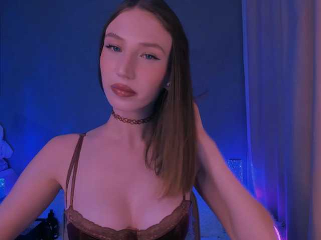 ellaamber live cam on BongaCams