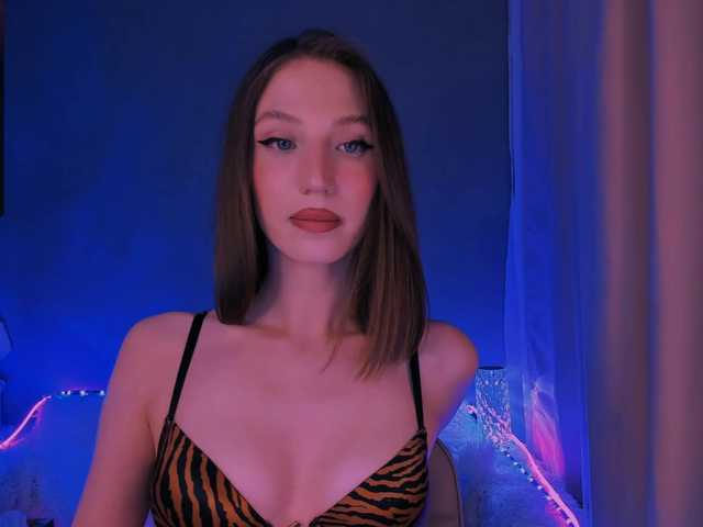 ellaamber's BongaCams show and profile
