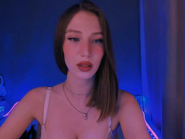 ellaamber live cam on BongaCams