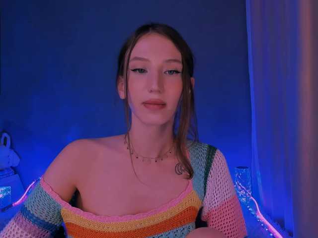 ellaamber – currently Offline